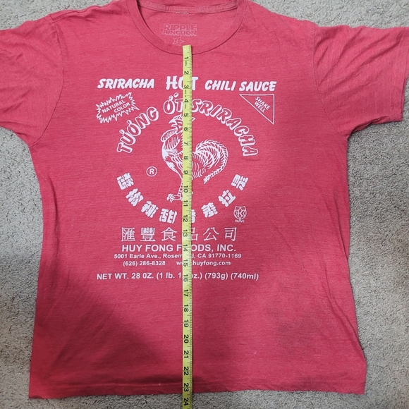 Sriracha L T-Shirt - Picture 5 of 6
